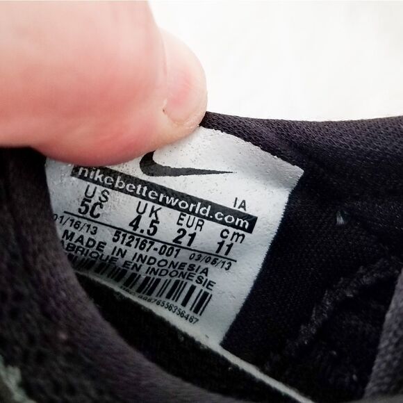 Nike free run athletic shoes hook and loop closure - Picture 2 of 5